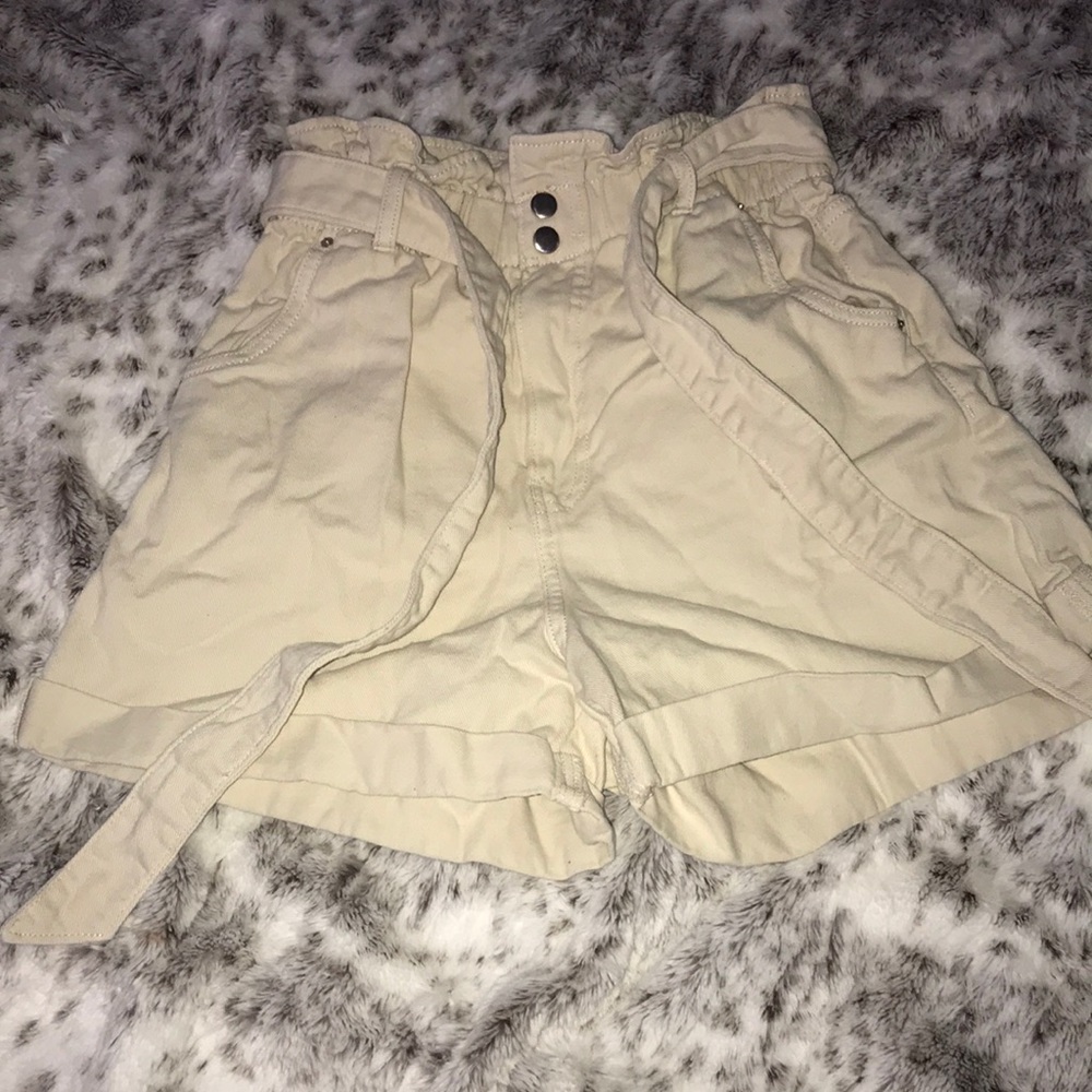 Ribbon tied shorts